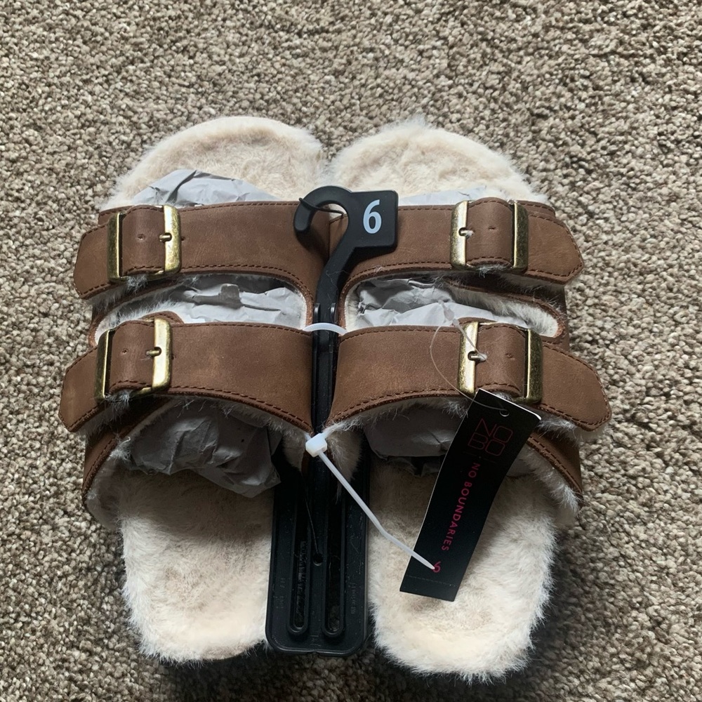 NWT No Boundaries Sandals 6